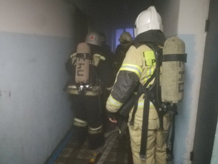 При пожаре в общаге на Добросельской пострадал мужчина