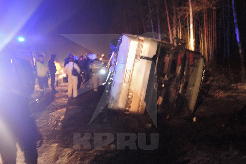 Фото очевидцев с места ДТП в Псковской области.
