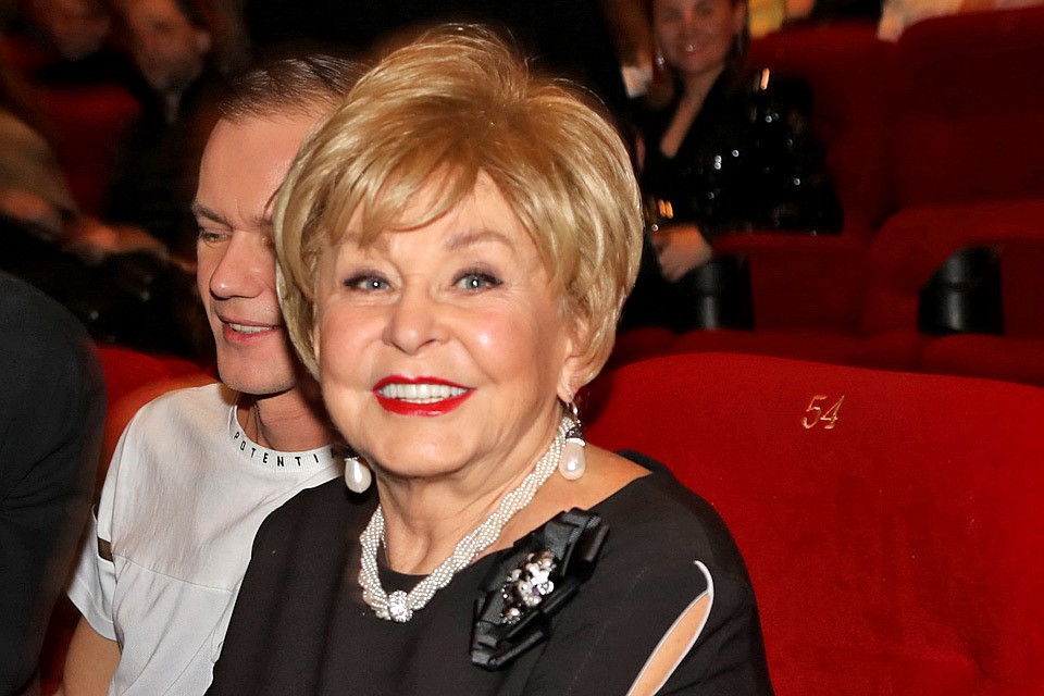 77-летняя Ангелина Вовк воссоединилась с молодым любовником