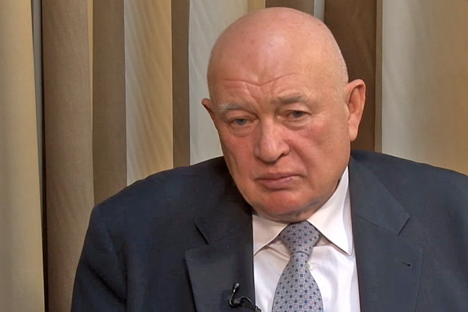 руководитель военно-политических исследований Института США и Канады генерал-майор Павел Золотарев.
