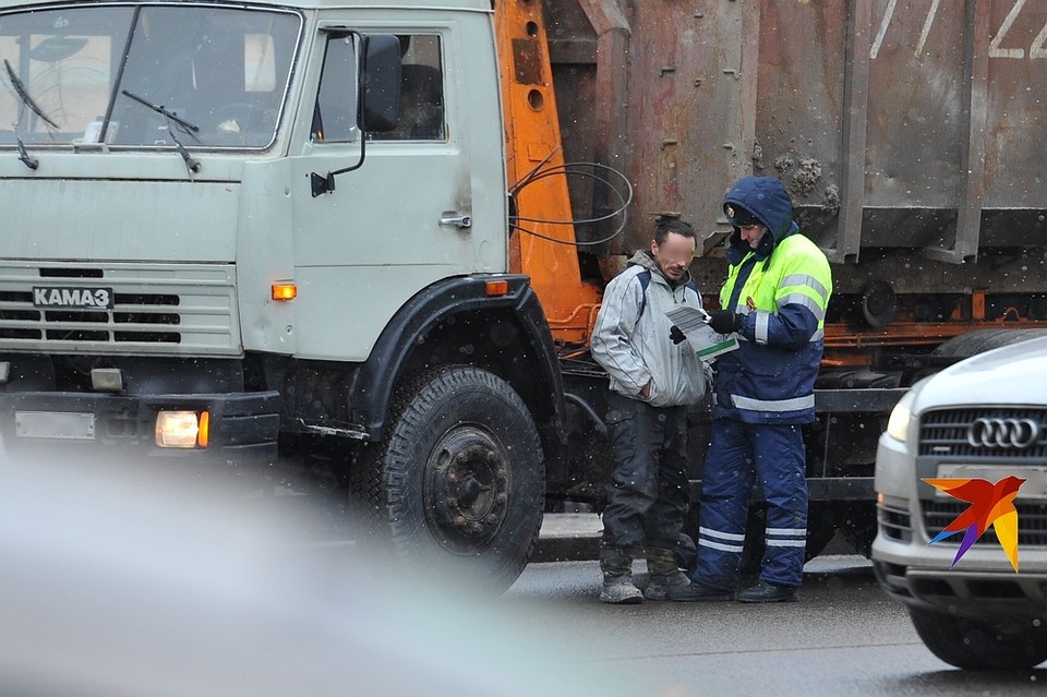У рязанского гипермаркета деревянной балкой убило 24-летнего узбека.