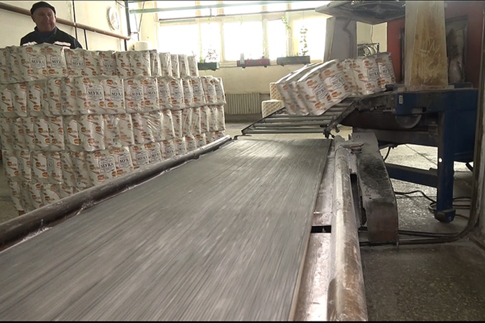 Пока же еленовский хлебокомбинат выпускает только муку. Фото: http://mcxdnr.ru/