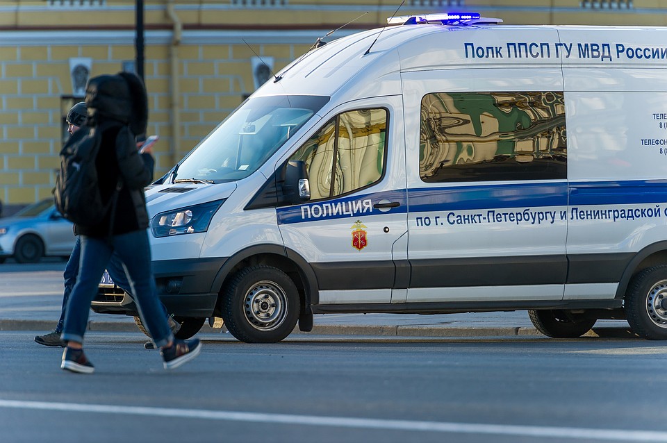 Полиция Петербурга задержала дерзких угонщиков с автоматами