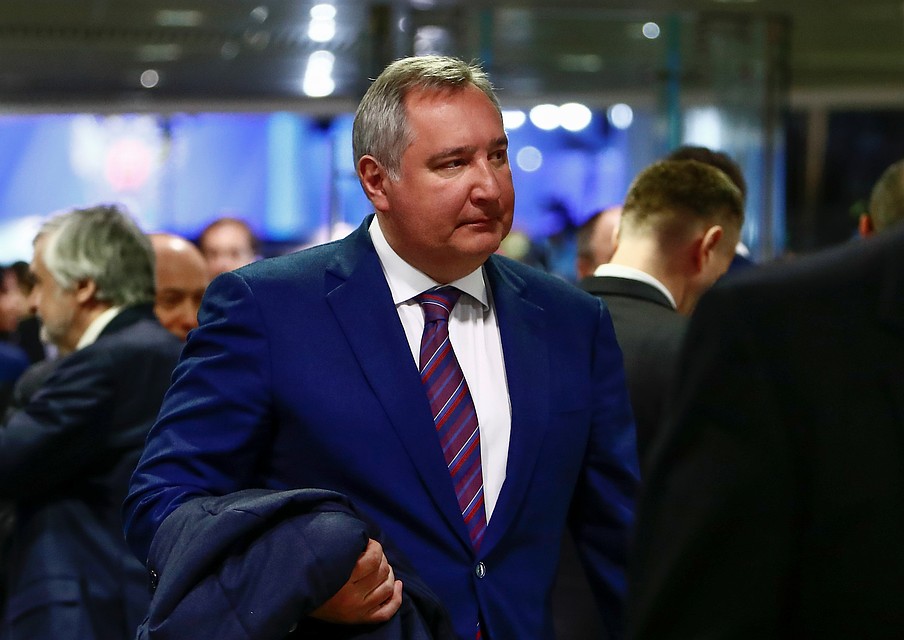 Глава "Роскосмоса" согласился с Илоном Маском по поводу невыгодности строительства американской ракеты для полета на Луну