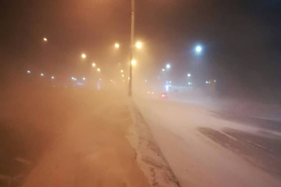 Автобус с детьми застрял на трассе в Алтайском крае. Фото: gubernator_tomenko