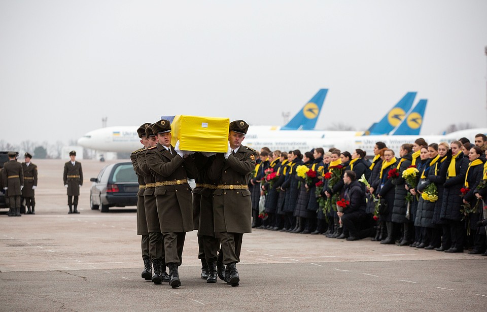 Тела погибших доставили в киевский аэропорт в воскресенье