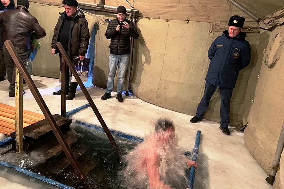 На Ямале окунулись в крещенские купели почти 12 тысяч человек Фото: 89.mchs.gov.ru
