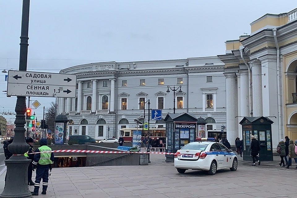 Переход у Гостиного двора закрыт. Фото: vk.com/spb_today