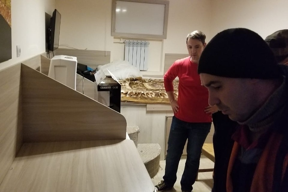 Казалось бы - под кроватями в хостеле находятся обычные шкафы, но в реальности все не так. Фото: gptek.spb.ru