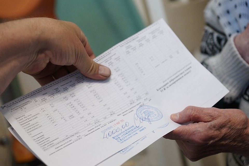 Банковская комиссия за перевод платы по ЖКХ составляет 0,5-2%. Для примера, это от 30 до 120 рублей с 6 тысяч