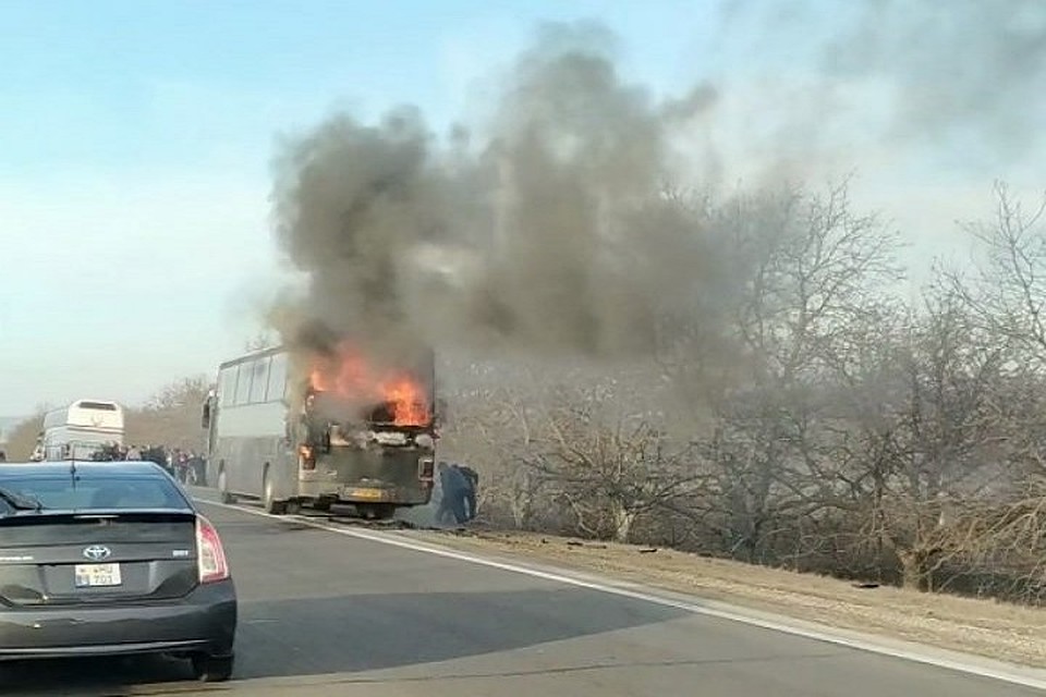 Огонь полностью уничтожил автобус (Фото: publika.md).