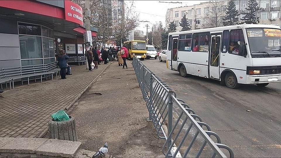 Остановка на пл Куйбышева. Фото: группа «Черный список Симферополь» / Вконтакте