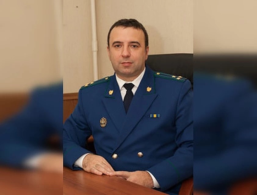 Нынешний и.о. прокурора области Игорь Харитонов может избавиться от своей приставки