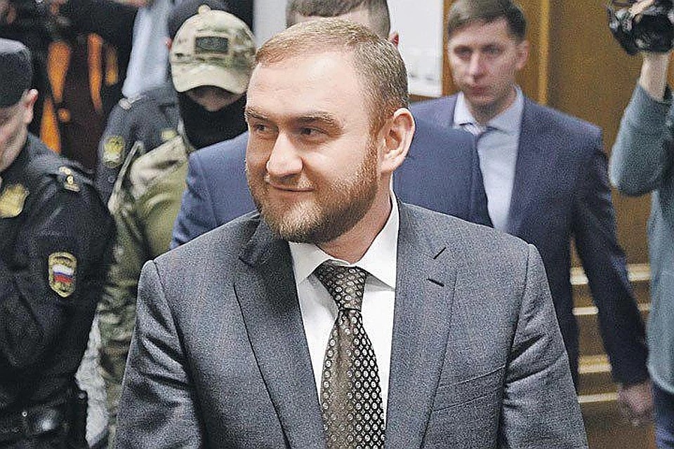 Рауф Арашуков готов дать показания только сотрудникам ФСБ. Фото: Сергей Бобылев/ТАСС