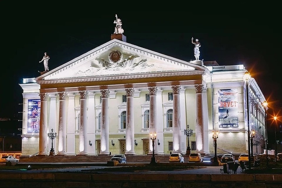 Самому театру поможет попечительский совет