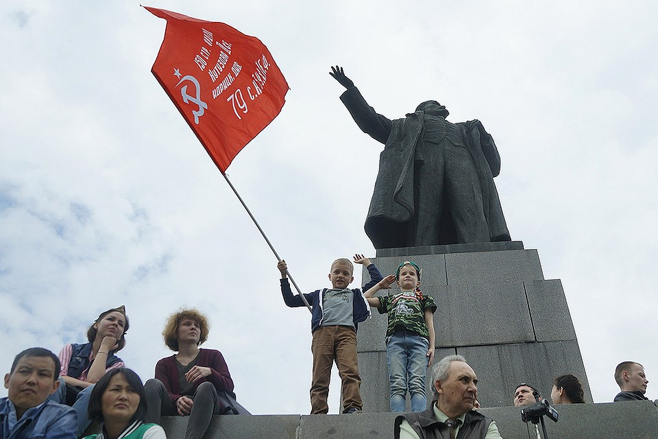 Во время парада в честь Дня Победы в Екатеринбурге.