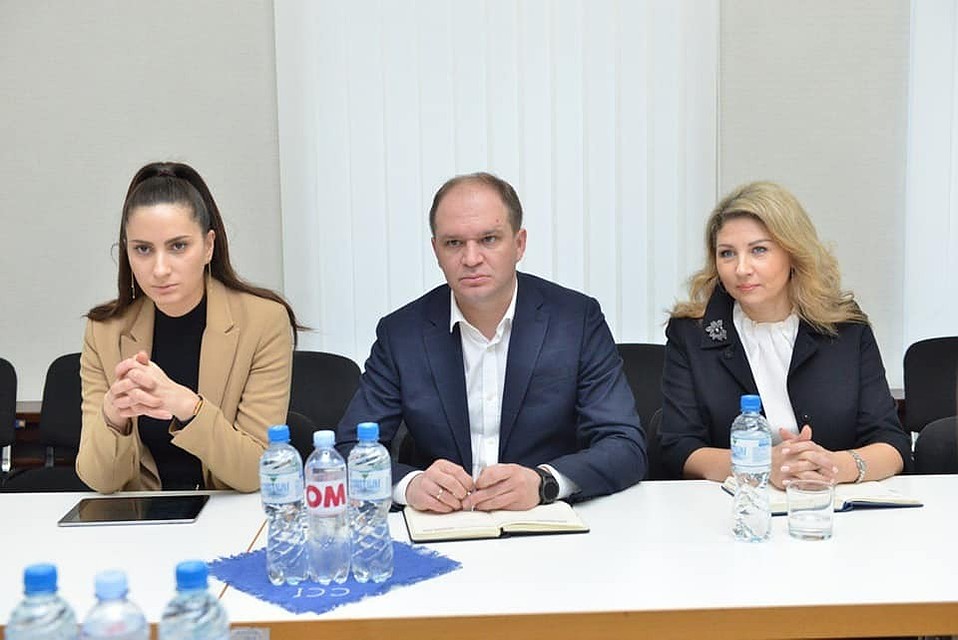 Ион Чебан на рабочем совещании.