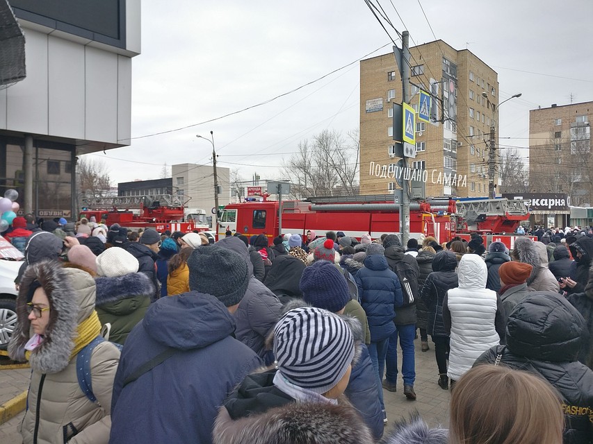 Сотрудники ГИБДД экстренно перекрыли движение в районе ЧП ФОТО: «Подслушано Самара» https://vk.com/overstory163