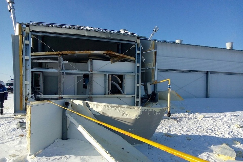 Подсобку «Тюменского бройлера» разнесло взрывом газа. Фото из группы "ЧС Тюмень" во "ВКонтакте"