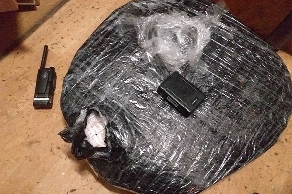 Нарушители часто отправляют нелегальные грузы по реке, зимой маскируя их под льдины. Фото: pasienis.lt.