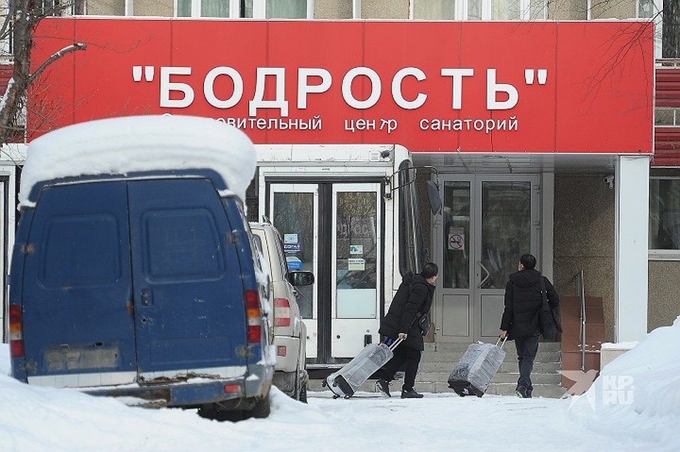 За пациентами ведут круглосуточное наблюдение.