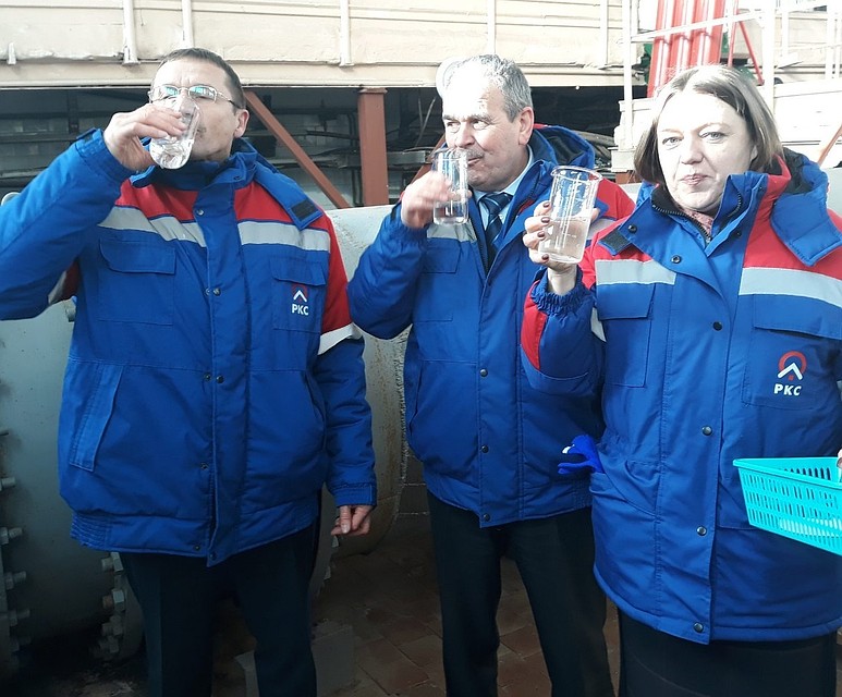 Коммунальщики проверили на себе "желтую воду" Фото: РКС-Самара