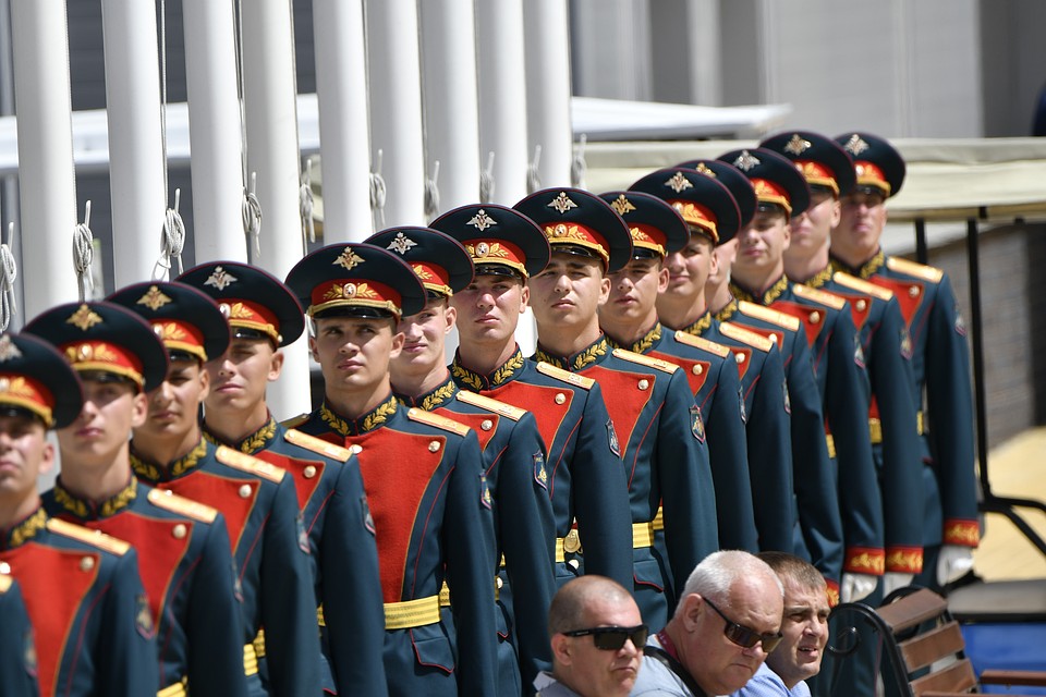 Власти: форма должна соответствовать требованиям министерства обороны России.