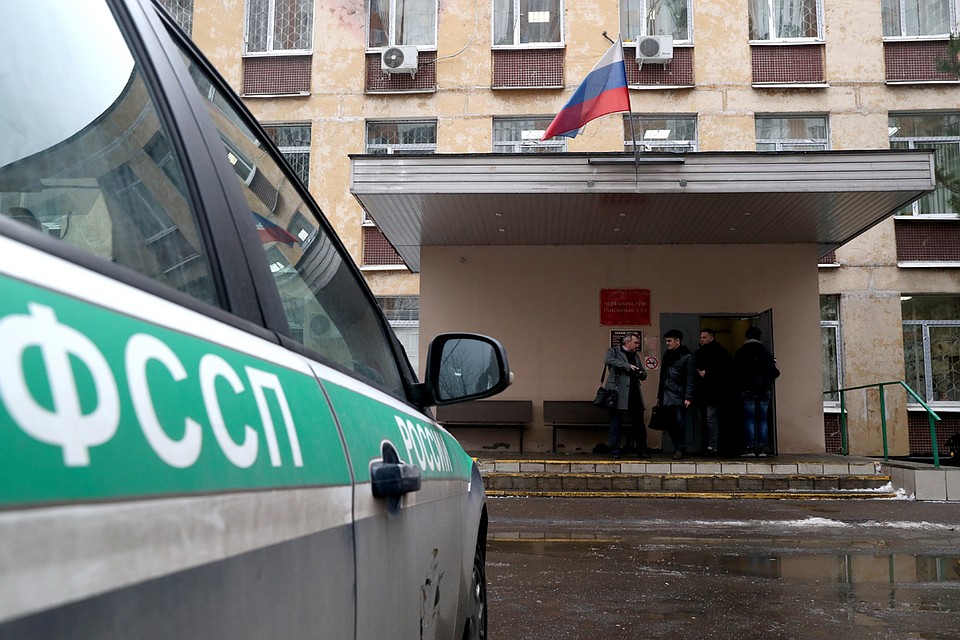 Вход в здание Чертановского суда, где бывший начальник одного из управлений ФСИН РФ Виктор Свиридов покончил с собой после оглашения ему приговора. Фото: Александр Щербак/ТАСС