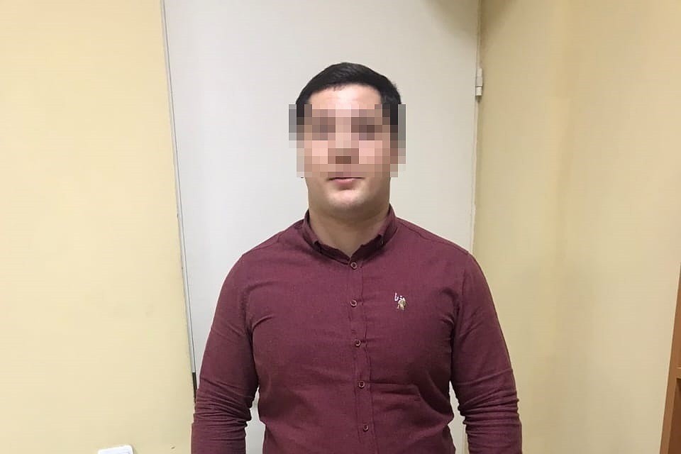 Стражи порядка оперативно приехали на место и задержали устроившего беспорядки 22-летнего мужчину.