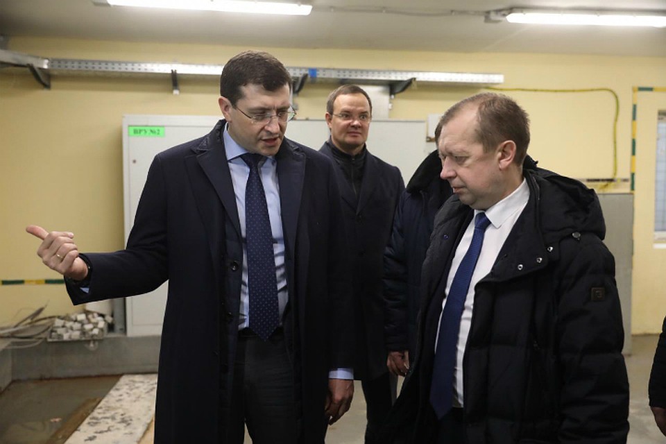 Глеб Никитин поручил провести ремонт, не дожидаясь окончания учебного года. ФОТО: Кирилл Мартынов