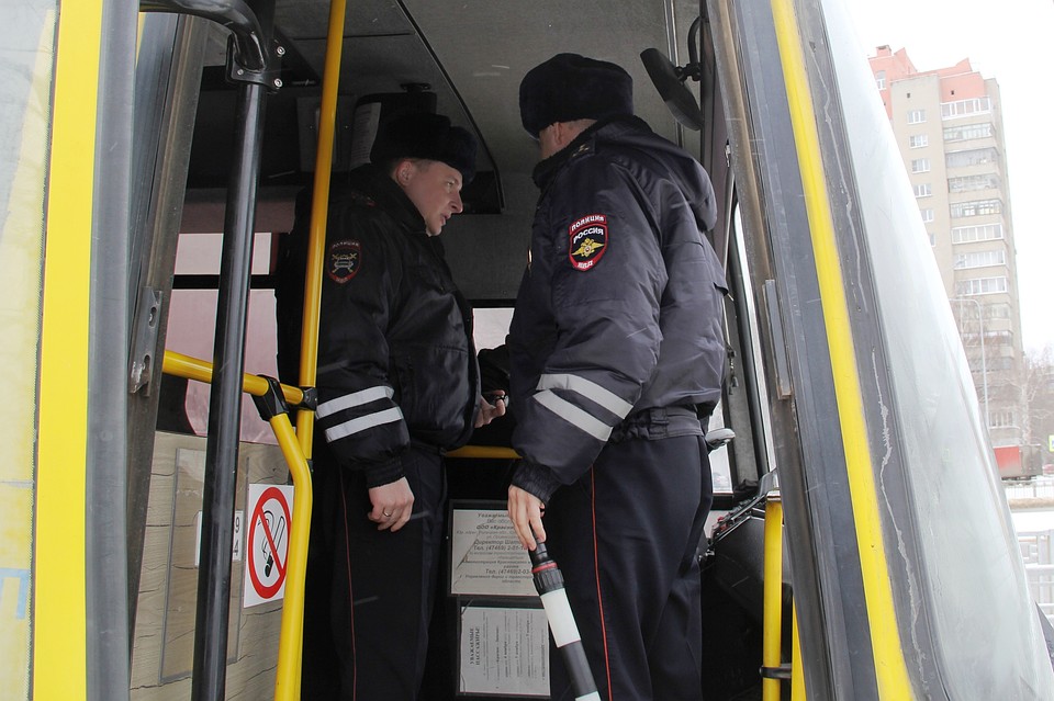 Водителям автобусов напомнили о безопасности на скользкой дороге