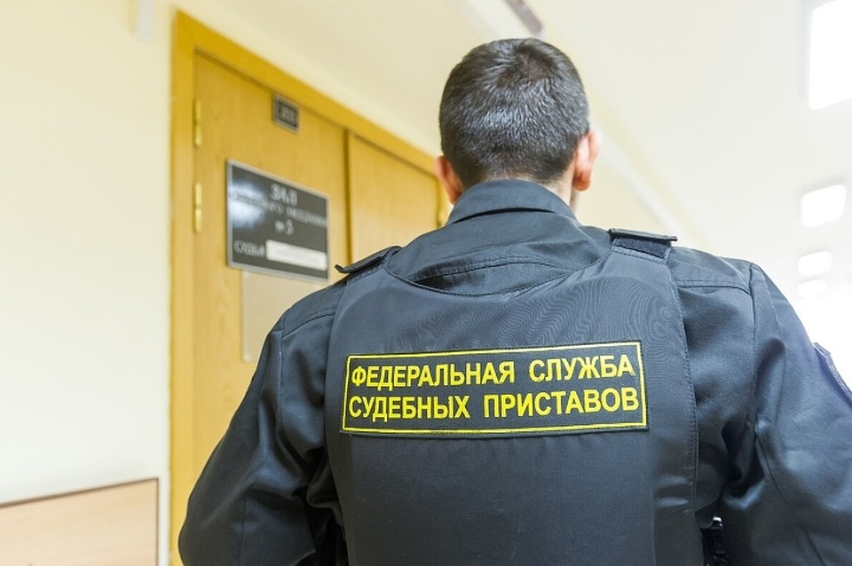 В Ленобласти посадили за решетку злостного неплательщика алиментов, задолжавшего родной дочери больше 220 тысяч рублей.