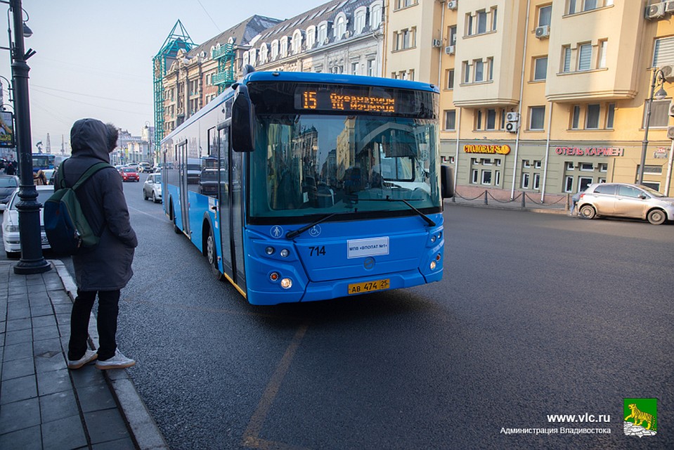 Во Владивостоке названия остановок переводят на английский язык. Фото предоставлено мэрией