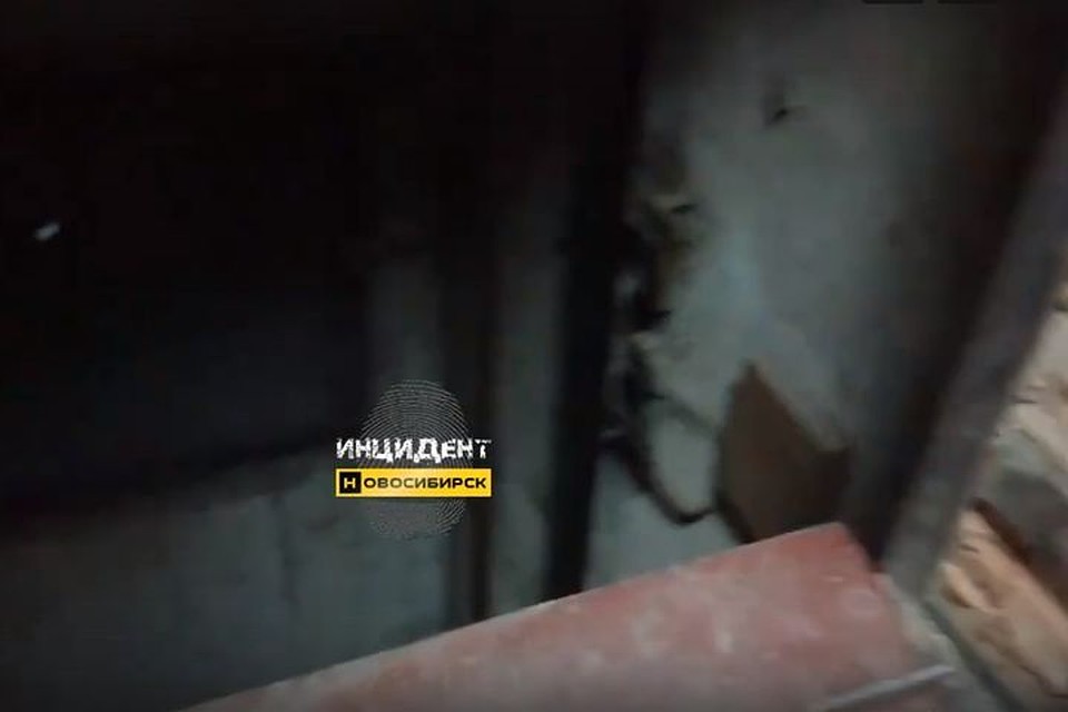 В административном здании за обычной дверью посетителей ждет смертельная опасность. Фото: стоп-кадр