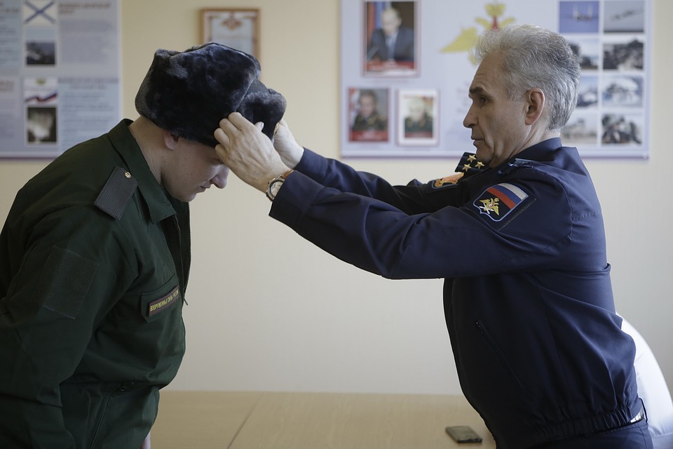 На службу идут парни 23-24 лет со средним специальным образованием.