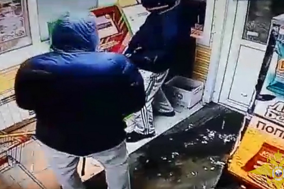 Преступники взломали терминал болгаркой в Нижневартовске. Фото УМВД ХМАО.