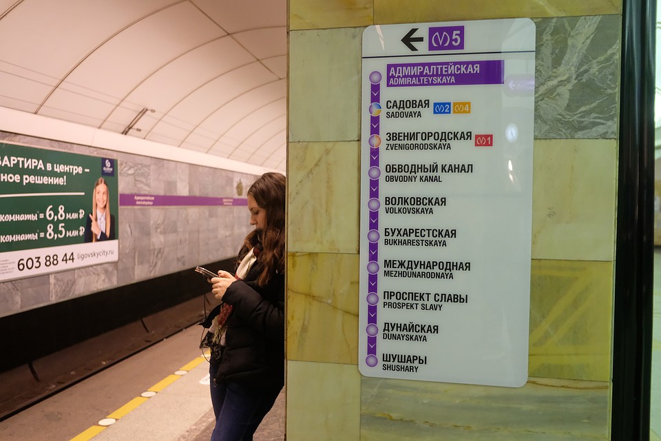 Сколько минут займет спуск по эскалаторам на "Адмиралтейскую", рассказали в подземке Петербурга.