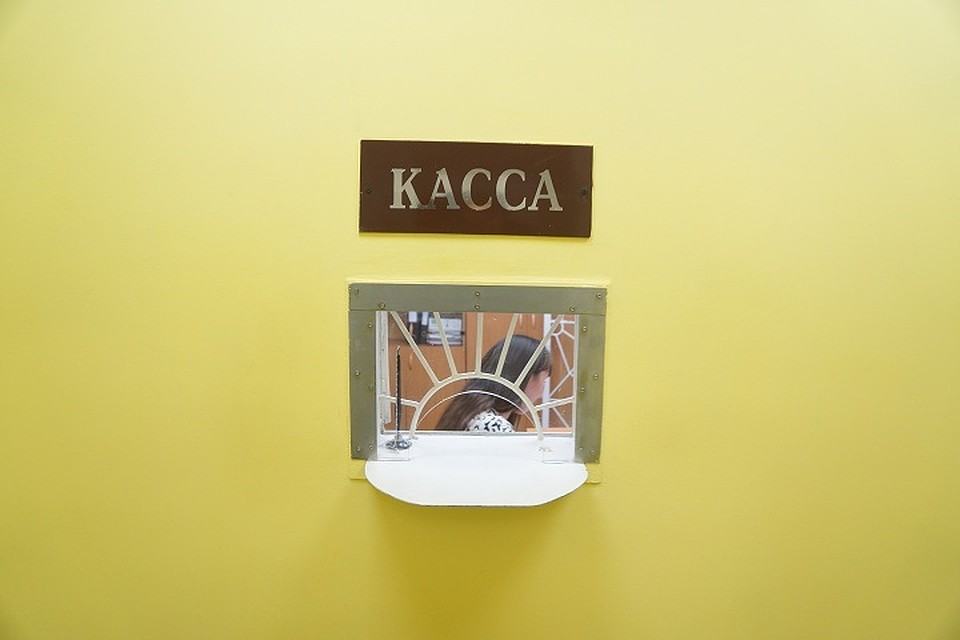 Женщина работала каждый день по 12 часов, но зарплату почти не получала