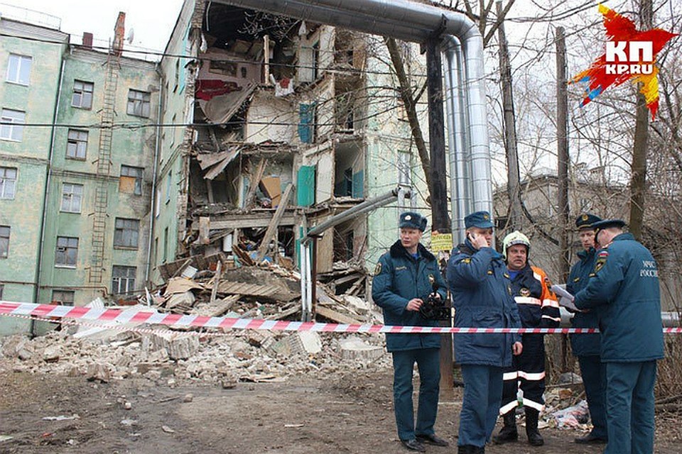 Строить на месте обрушенного здания школу депутаты сочли нецелесообразным.