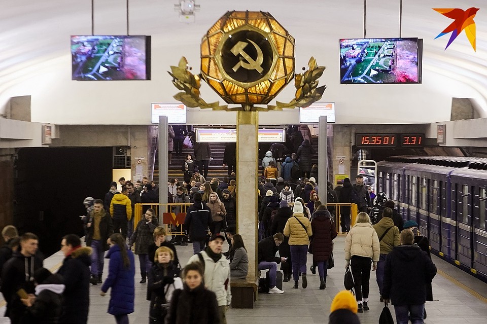 Выходы из метро на Площади Победы ремонтируют.