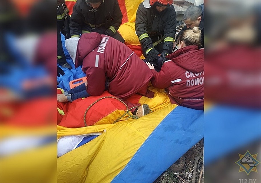 В Минске работники МЧС спасли жизнь женщине при помощи "куба жизни". Фото: 112.by.