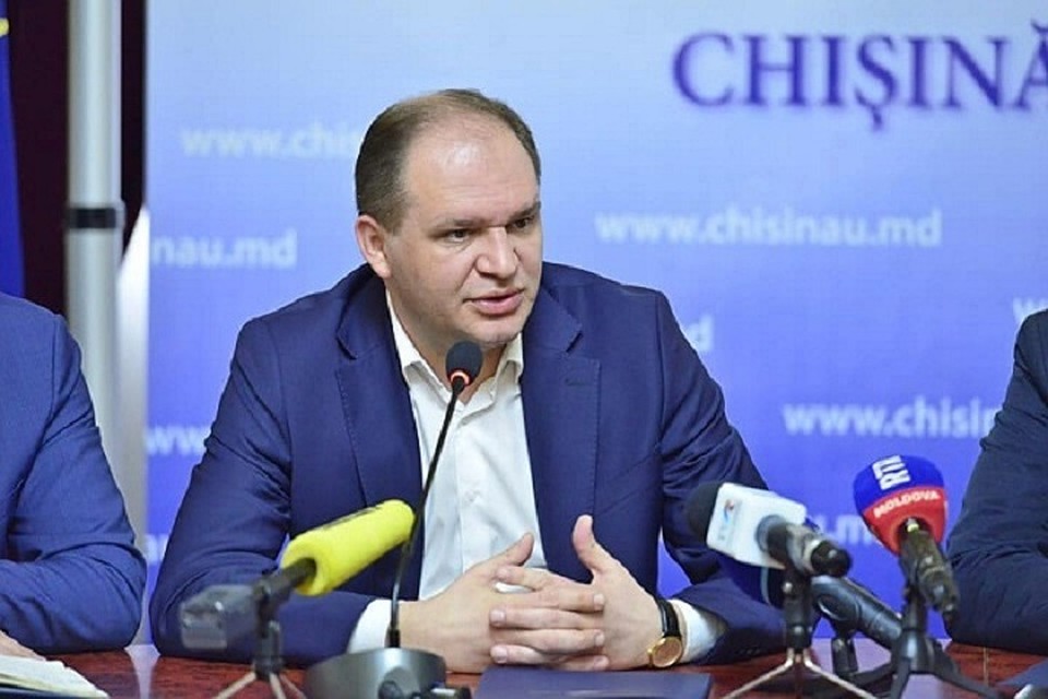 Генпримар Кишинева Ион Чебан передал сегодня муниципальному совету проект решения о закупке новых автобусов эко-класса Euro 5/6 для столицы. Фото: actualitati.md