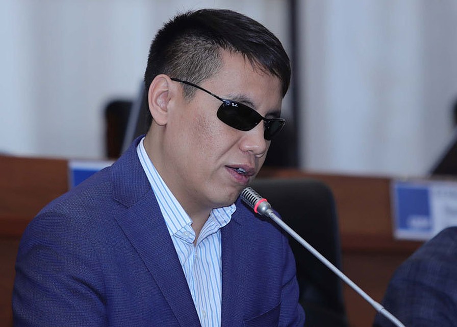 То, как правительство работало вчера, уже не годится, уверен депутат.