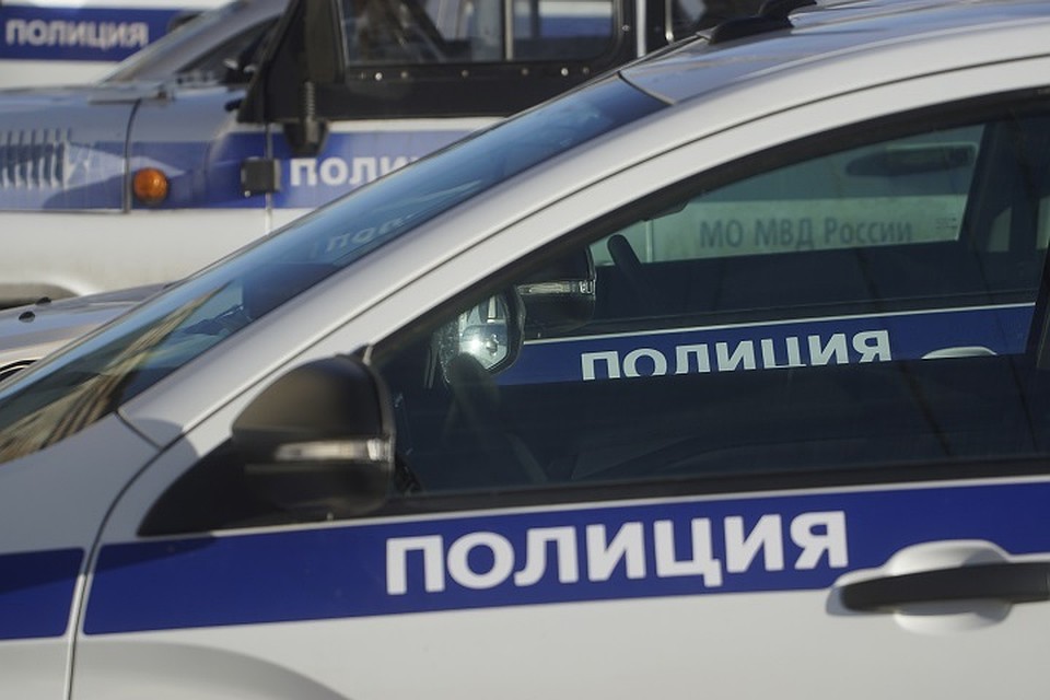 Мужчина выкинул ножи, но приехавшие полицейские нашли опасные предметы