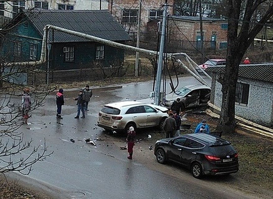 Жители Рославля остались без горячей воды из-за ДТП. Фото: ВКонтакте.