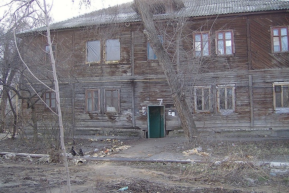 Дом признали аварийным еще в 2012 году, но деньги на переселение выделили только в прошлом году. Фото: героев публикации