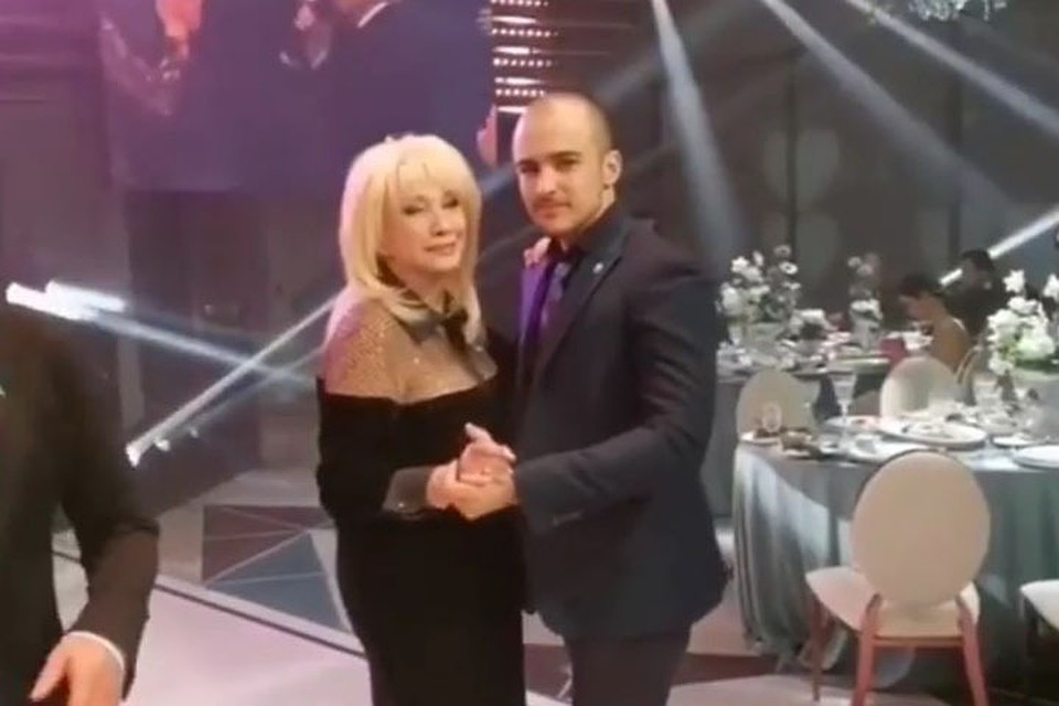 В ресторан Аллегрова пришла с любимым внуком.