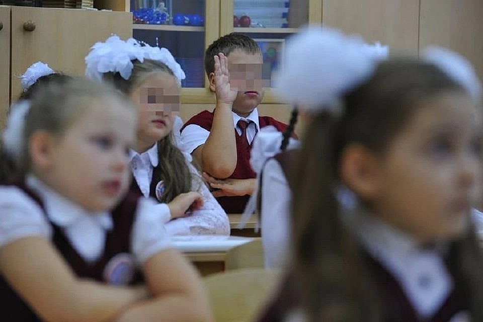 Пока что каникулы у школьников продлятся с 18 марта по 1 апреля.