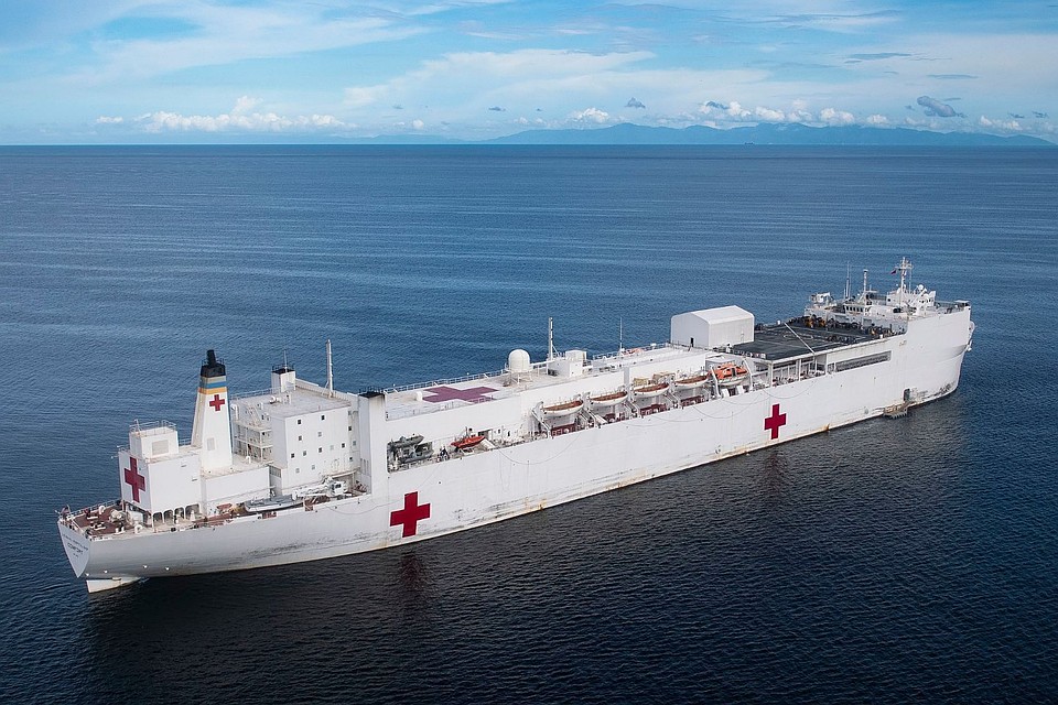 Плавучий госпиталь USNS Comfort. Фото: Nall Morgan/U.S. Navy