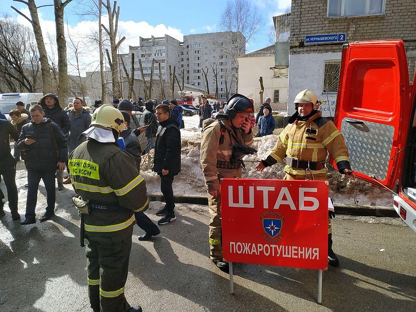 ЧП произошло в 12.30 в пятиэтажке на улице Чернышевского, 3.